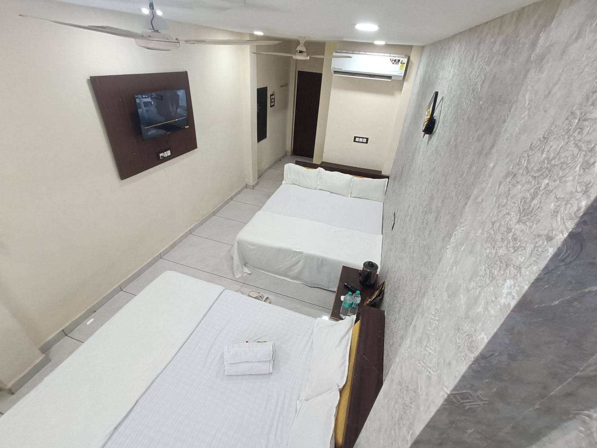 Ginger Hotels Ujjain Tower Kshipra Inn-Family Stay Airconditioned Hotel Экстерьер фото